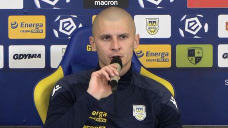 Arka Gdynia pokrzywdzona w derbach? Szwarga ostro skomentował DawidSzwargaKonferencja-mecz-arka-lechia