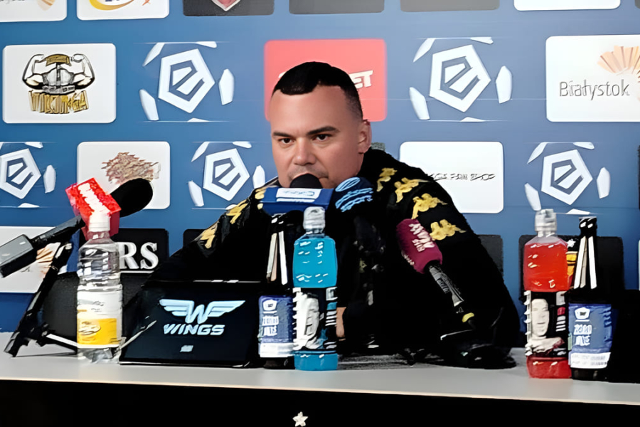 adrian-siemieniec-konferencja