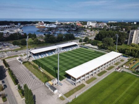 Trawa z rolki na stadionie Kotwica trawa z rolki producent